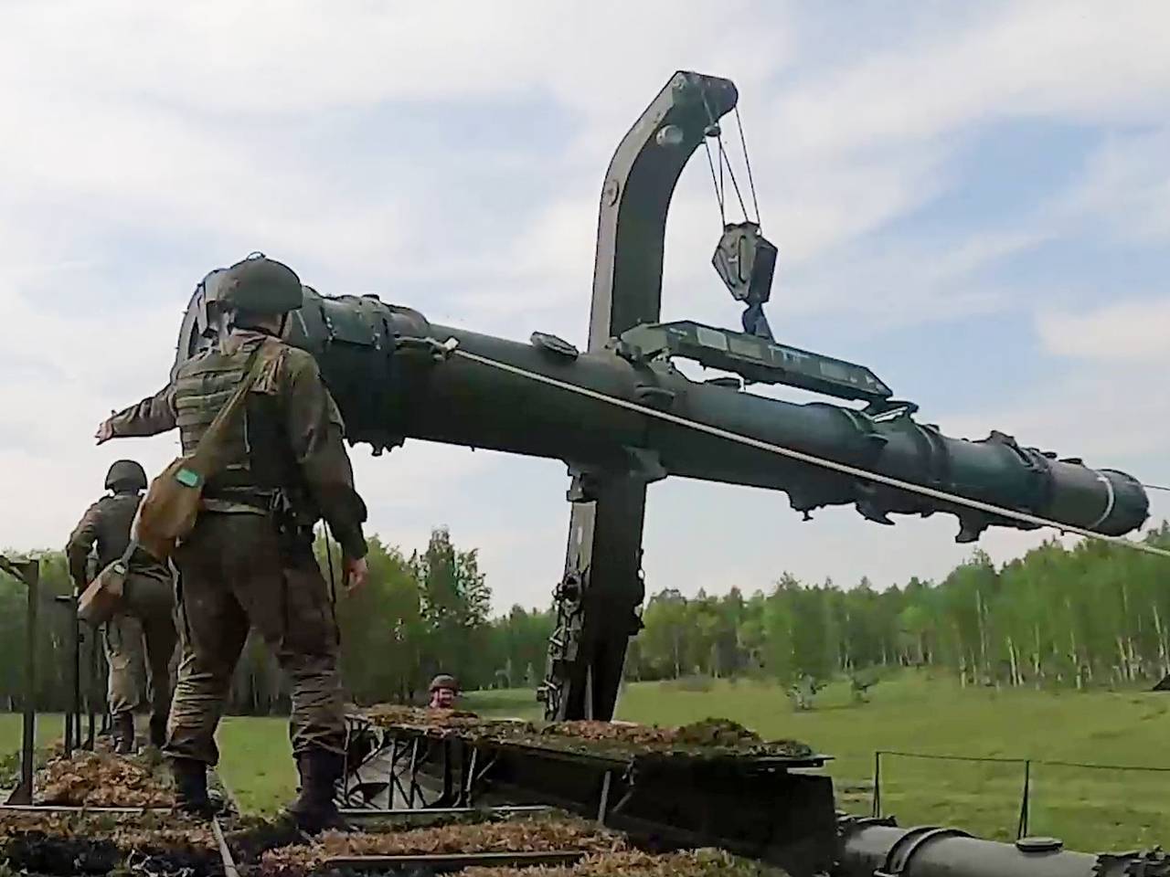 В Кремле назвали сигналом военные учения России и Белоруссии