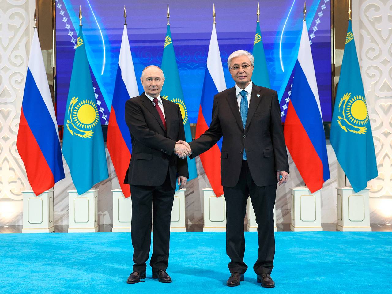 Токаев поблагодарил Путина за статью