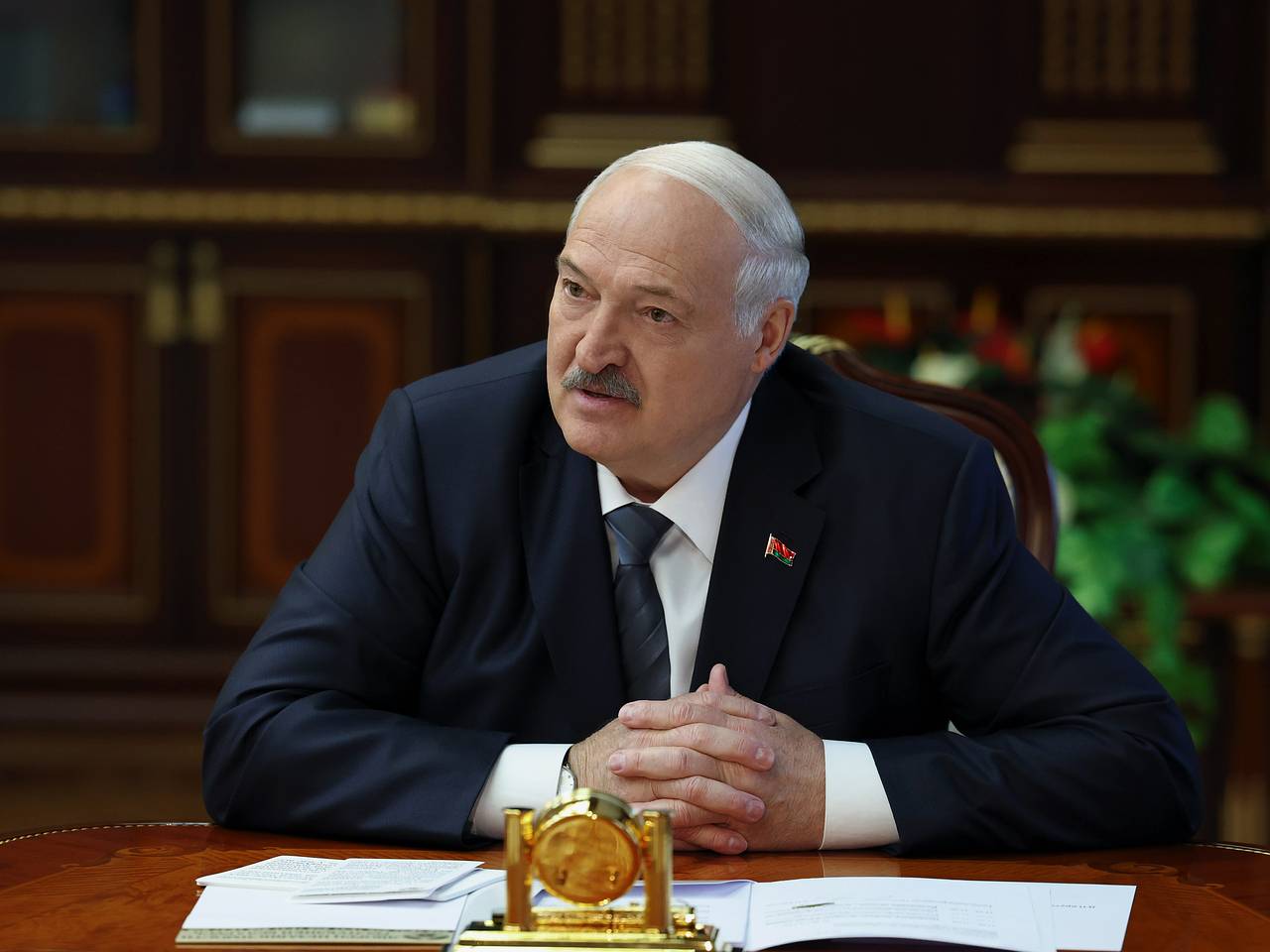 Лукашенко улетел в Россию