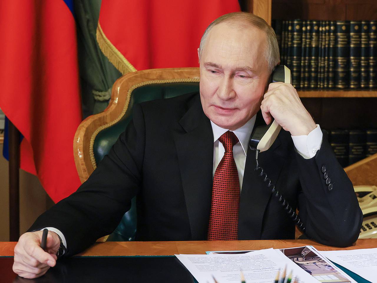 Токаев с Путиным обсудили по телефону поездку в Брюссель