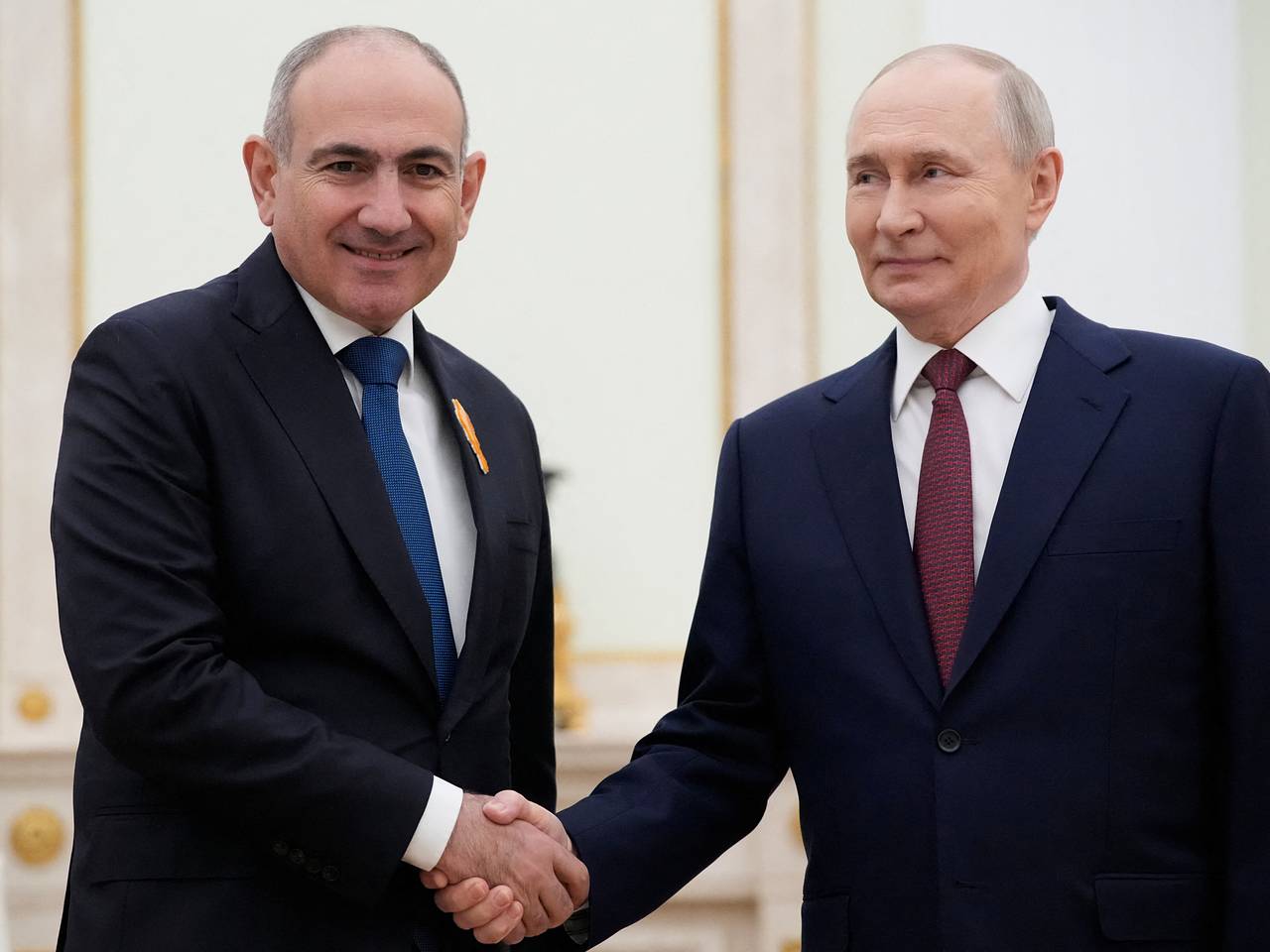 Путин поздравил Пашиняна и сделал заявление об отношениях с Арменией