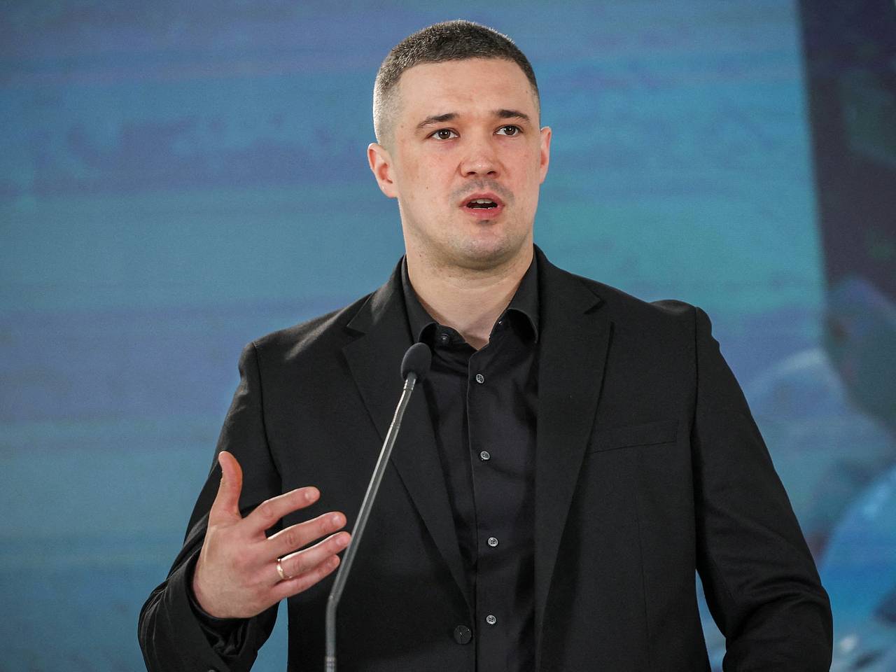 Стало известно о предупреждении главы Минобороны Украины перед отставкой