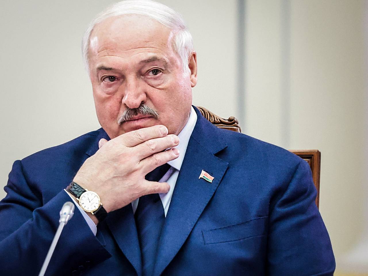 Лукашенко рассказал о &laquo;баловстве гаджетами&raquo;