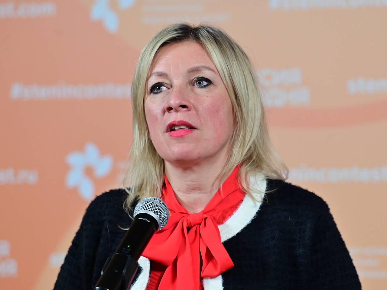 Захарова отреагировала на осквернение надгробий советских воинов в Нидерландах