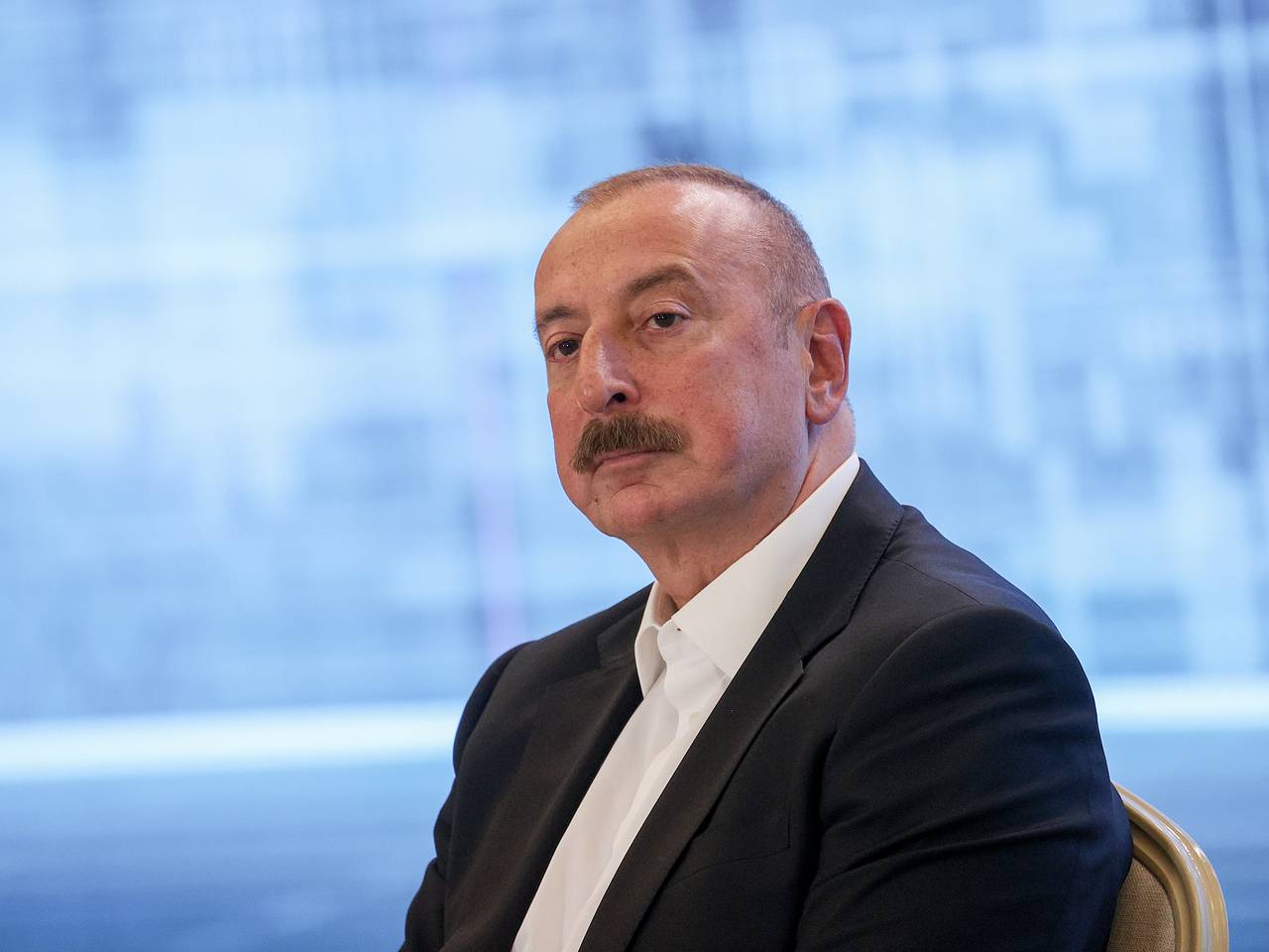 Алиев высказался о воюющих соседях