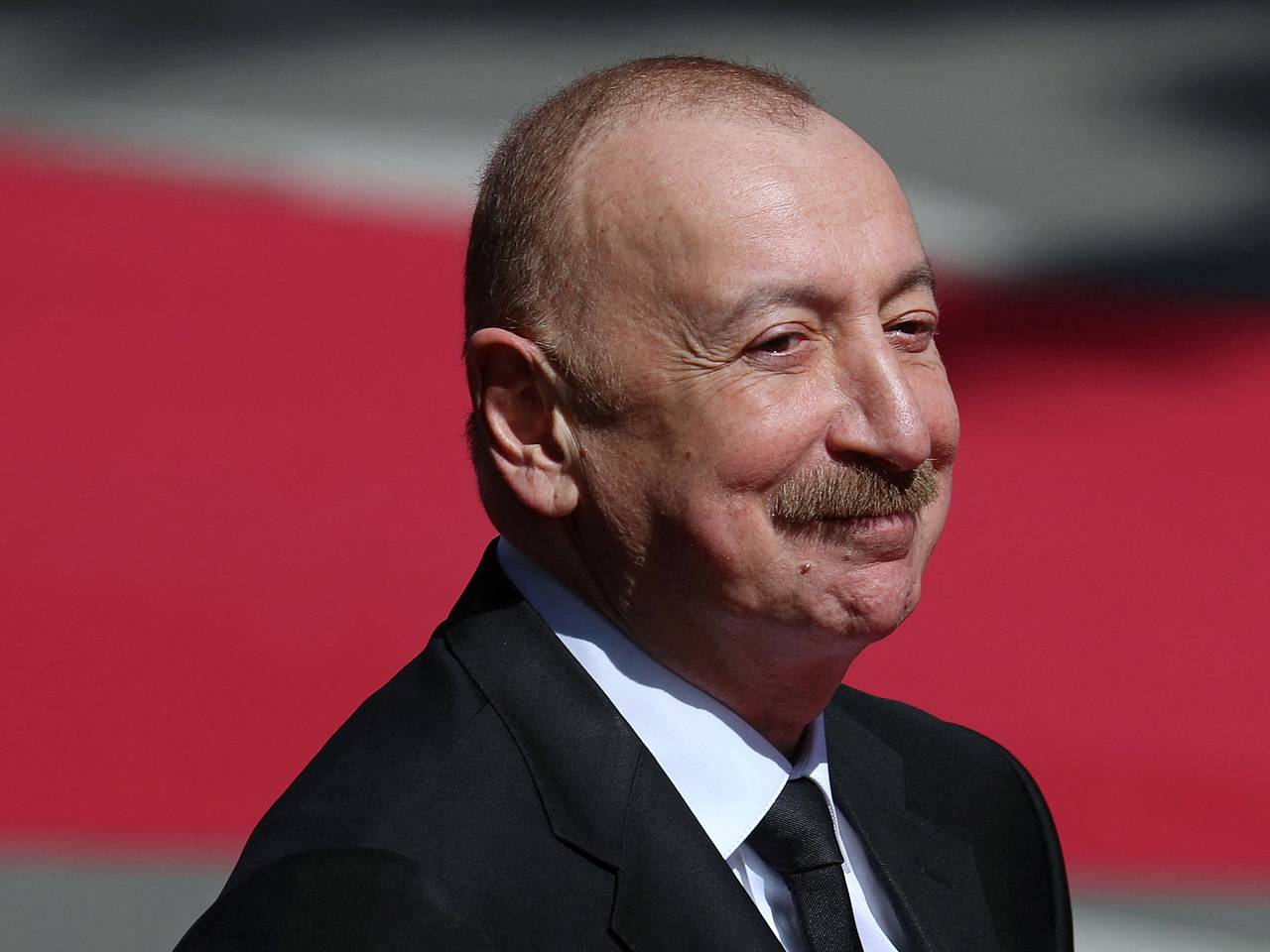 Алиев направил письмо Макрону