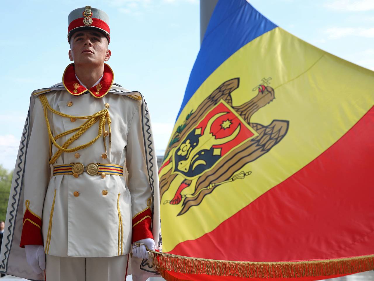 В Молдавии рядом с братской могилой советских воинов откроют мусорный полигон