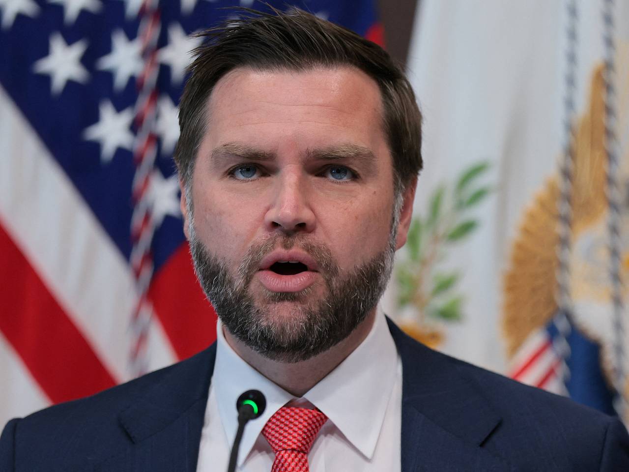 Вэнс назвал приоритет США по завершению конфликта с Ираном