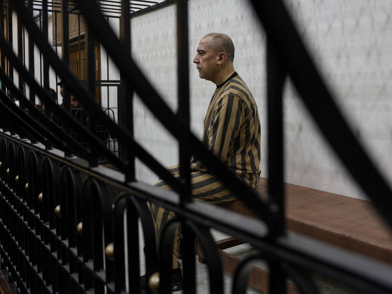 Двоюродного брата Асада приговорили к смертной казни