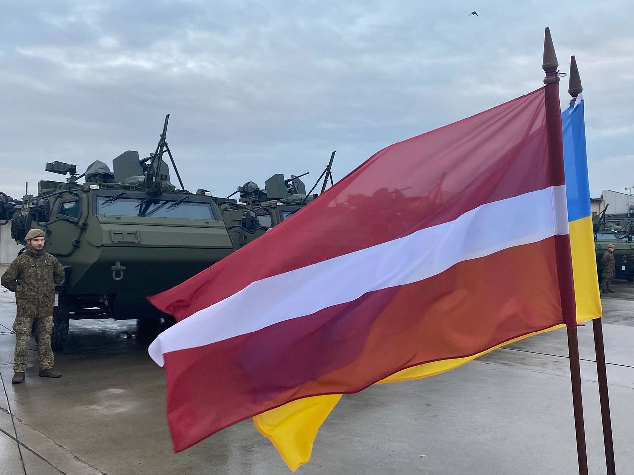 Воздушную тревогу объявили в Латвии