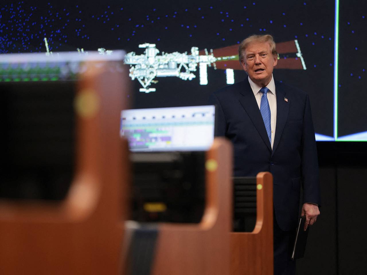 Трамп рассказал об амбициях на Луну