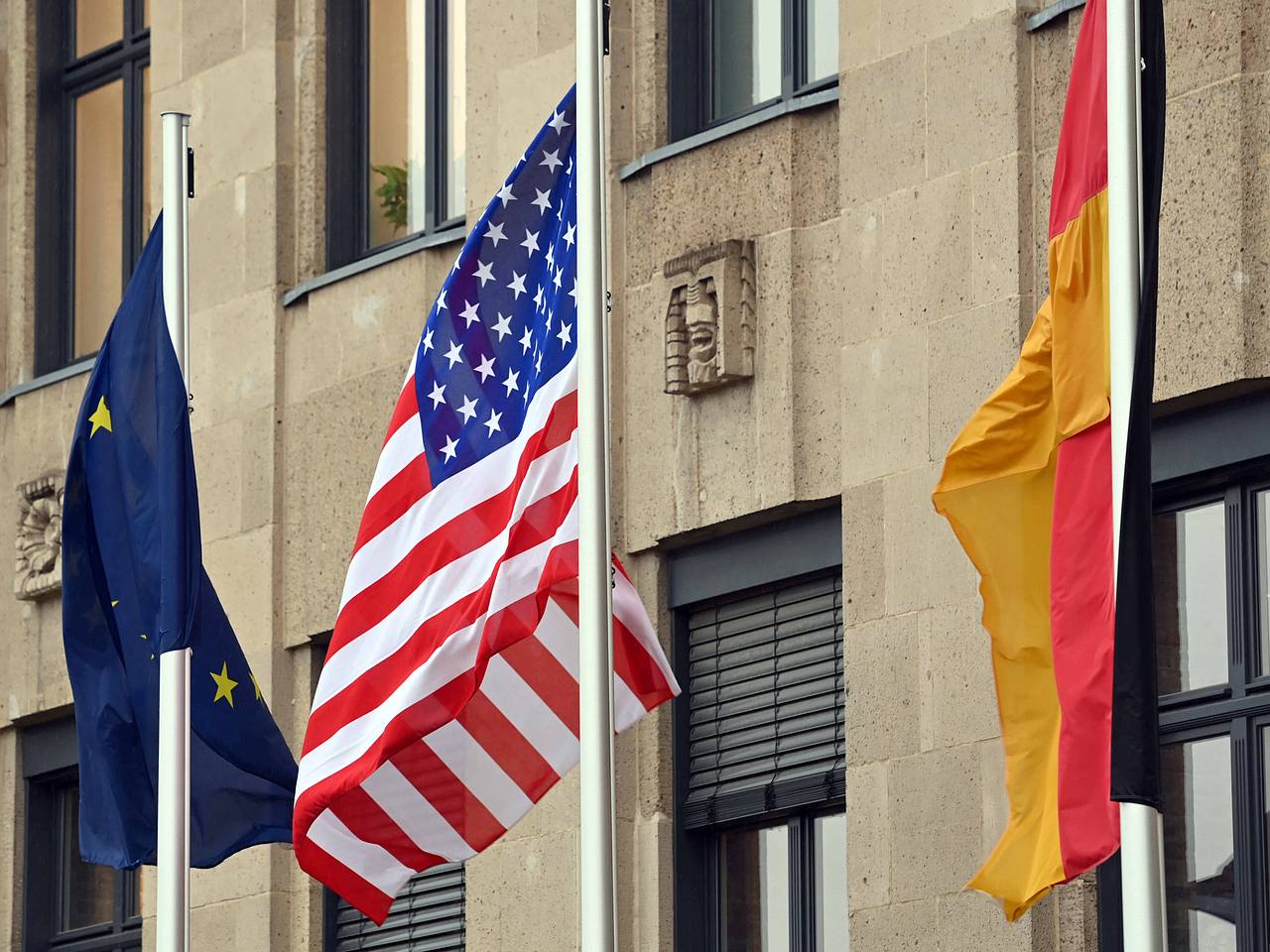 В России обратили внимание на изменившееся отношение США к Европе