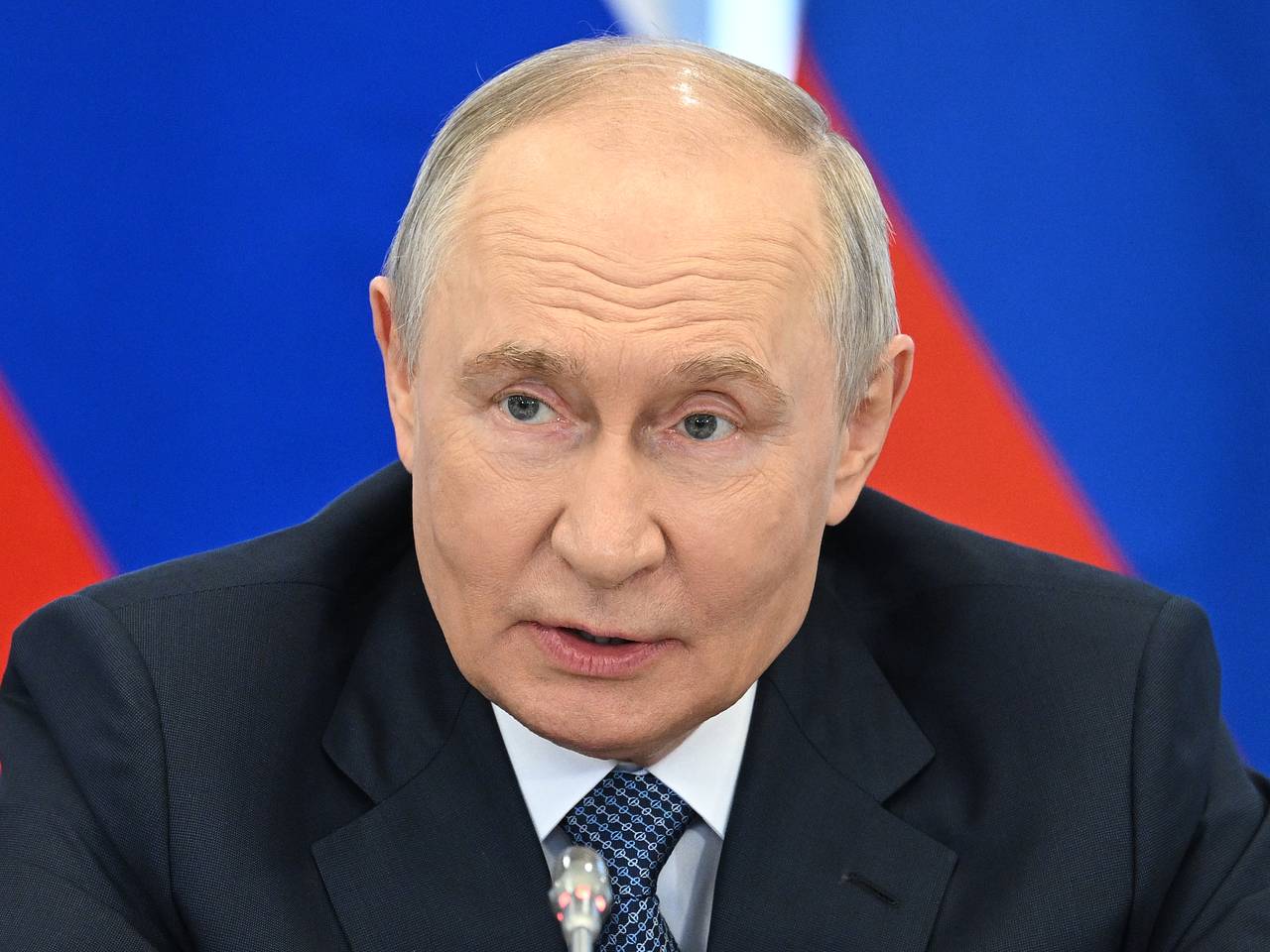 В Дании испортили бюст Путина